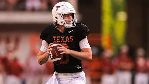 Quinn Ewers playing at the Texas spring game